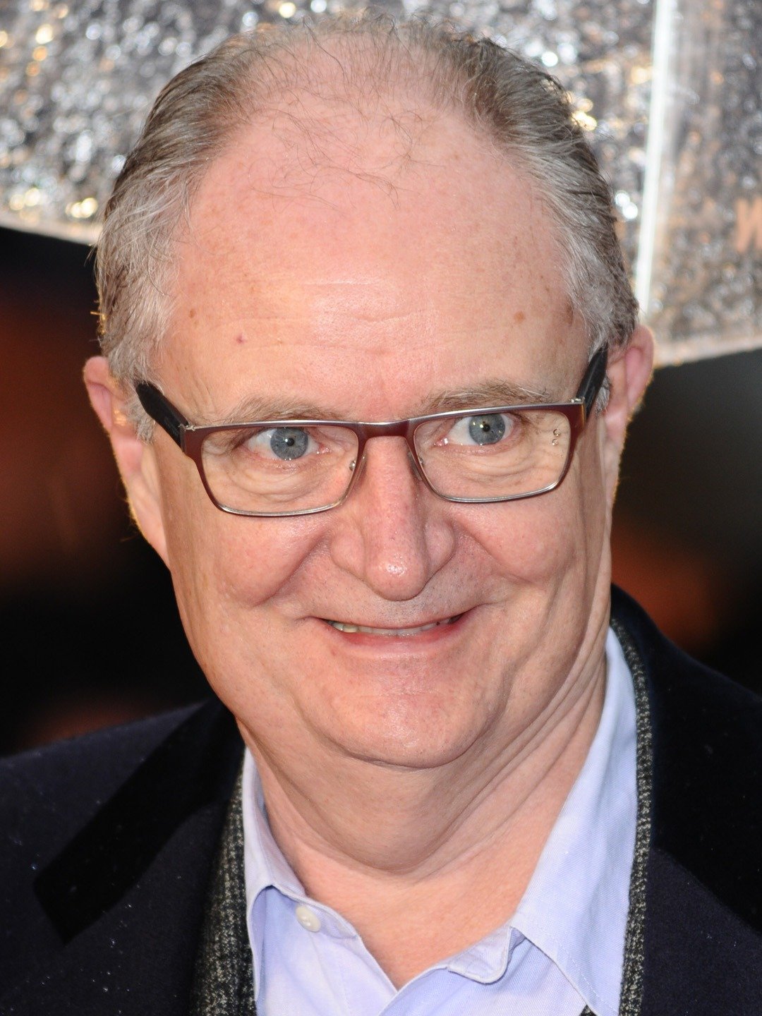 How tall is Jim Broadbent?